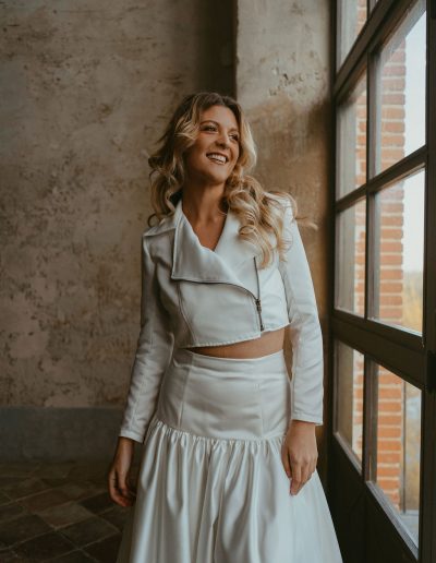 Robe de mariée crop top couture et jupe en satin duchesse longue avec traine, création sur-mesure Toulouse