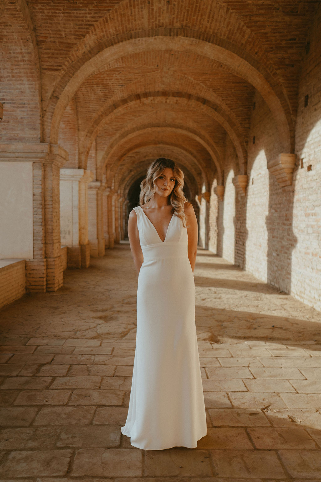 Robe modulable en crêpe fluide avec décolleté plongeant et dos nu, création sur-mesure Toulouse